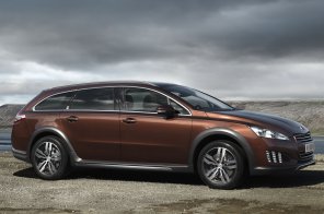 Компания Peugeot представила гибридный внедорожный универсал